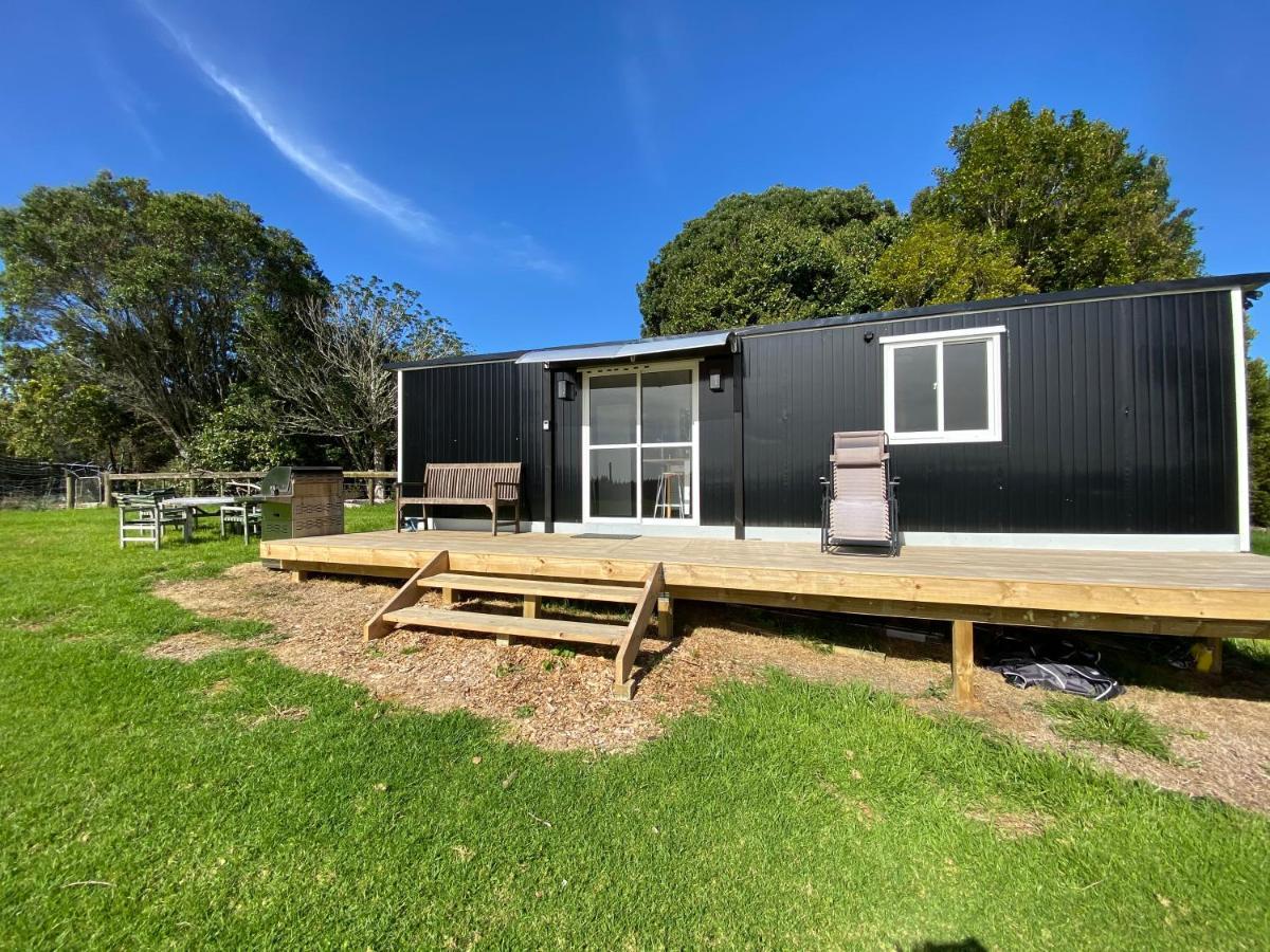 Cosy Cabin To Stay Even Better Than Glamping Pukekohe ภายนอก รูปภาพ